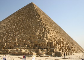 pyramid louvre paris gyzeh keops